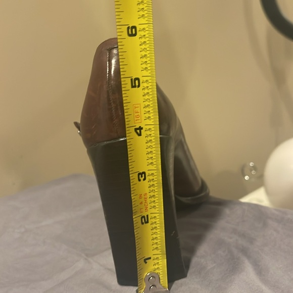 Brown leather pumps previously worn in excellent condition size 6 1/2 - Picture 12 of 13